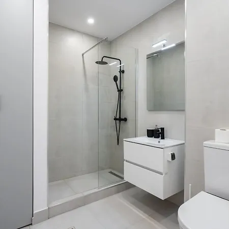 Majestic Apartments- With Parking Apartment Bucharest