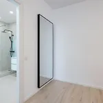 아파트 Majestic Apartments- With Parking *