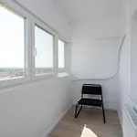 Majestic Apartments- With Parking 아파트
