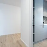 Majestic Apartments- With Parking Apartman *
