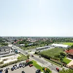 아파트 Majestic Apartments- With Parking