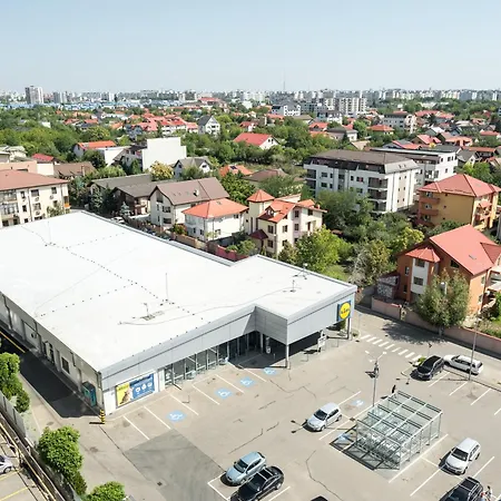 Majestic Apartments- With Parking Apartment