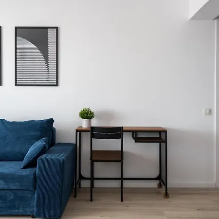 Apartment Majestic Apartments- With Parking