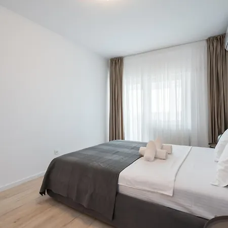 Majestic Apartments- With Parking