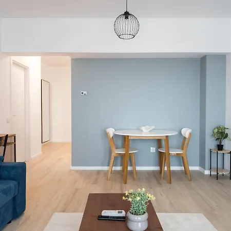 Apartment Majestic Apartments- With Parking