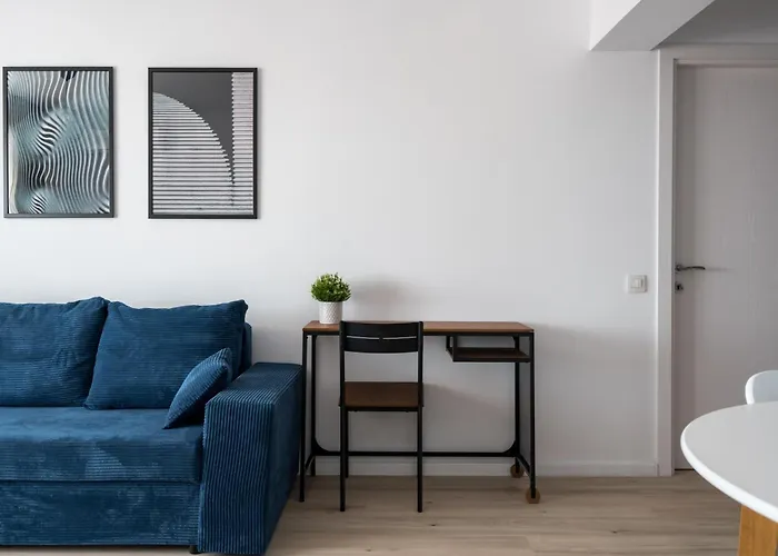 Апартаменти Majestic Apartments- With Parking