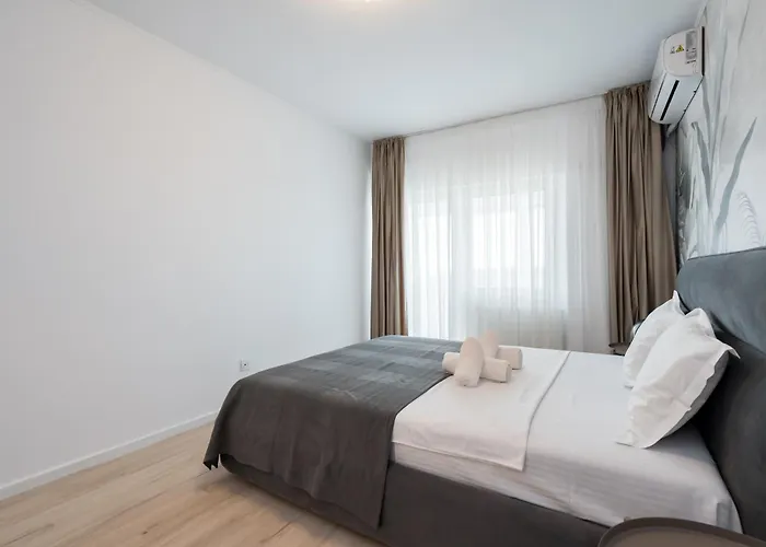 Majestic Apartments- With Parking