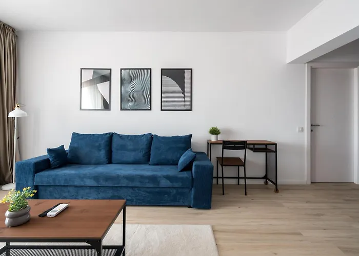 Majestic Apartments- With Parking *