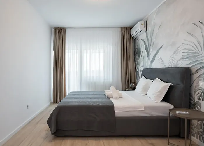 Majestic Apartments- With Parking *