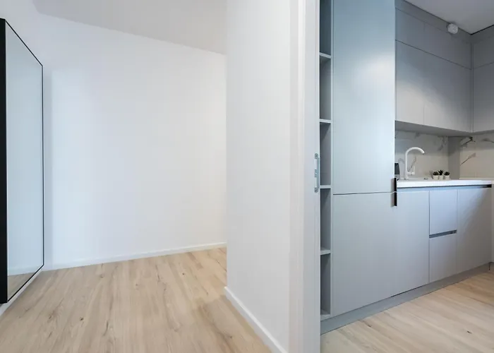 Majestic Apartments- With Parking 公寓 *