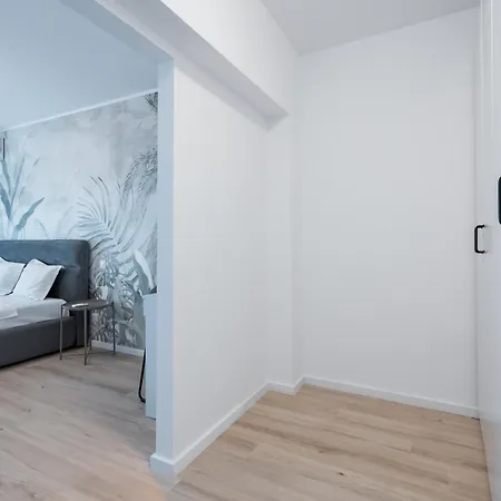 Apartment Majestic Apartments- With Parking *